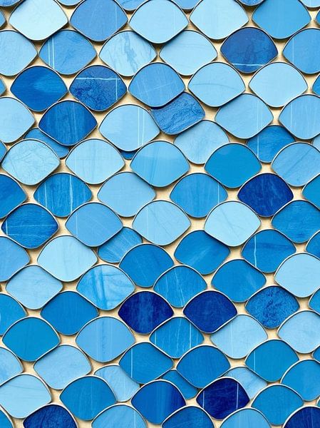Échelles océaniques : Art mural en mosaïque de verre bleue par Artistic