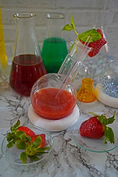 Strawberry rum cocktail in flask by Babetts Bildergalerie