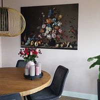 Kundenfoto: Balthasar van der Ast, Stillleben mit Obstkorb, eine Vase mit Blumen und Muscheln, auf leinwand