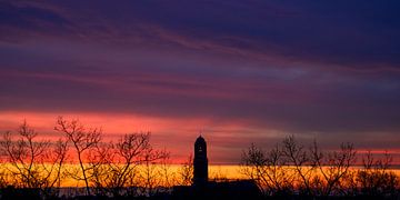 Zon achter de wolken in de lucht tijdens zonsondergang boven Zwolle van Sjoerd van der Wal Fotografie