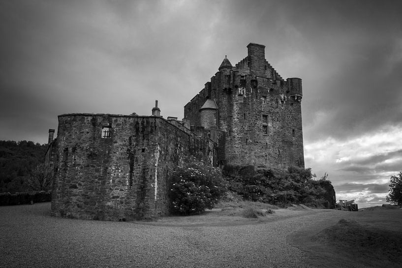 Eilean Donan Castle (Dornie) in Wolken von Luis Boullosa