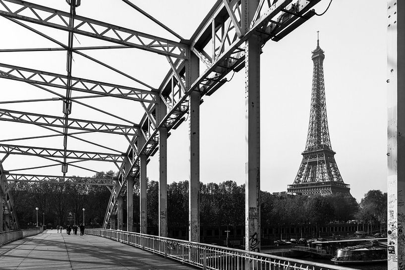 Eiffeltoren brug Parijs in zwartwit van Dennis van de Water