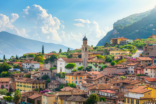 Blick auf das Dorf Limone sul Garda am Gardasee von Stefano Orazzini