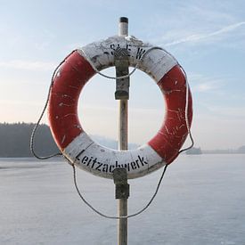 Floß in Winterlandschaft von Framed by Elisabeth