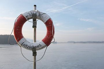 Floß in Winterlandschaft von Framed by Elisabeth