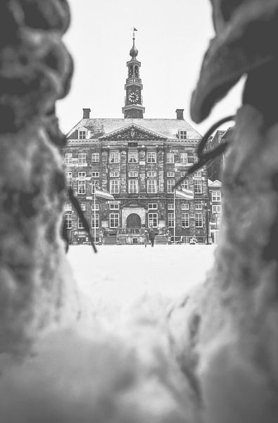 Das Rathaus von 's-Hertogenbosch im Schnee von Frederike Heuvel