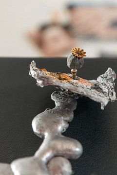 Geschmolzene Hartscheibe mit Blume von Marco Linssen
