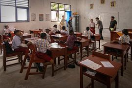 Schoolkinderen @ Arborek Island, Indonesie van Travel Tips and Stories