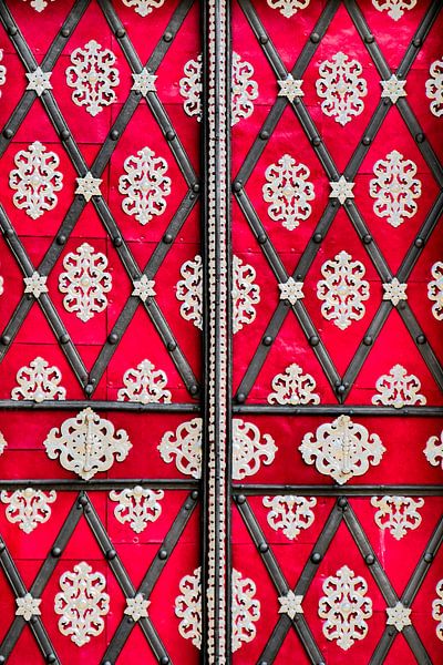 Prag - Tür rot - weiß von Wout van den Berg
