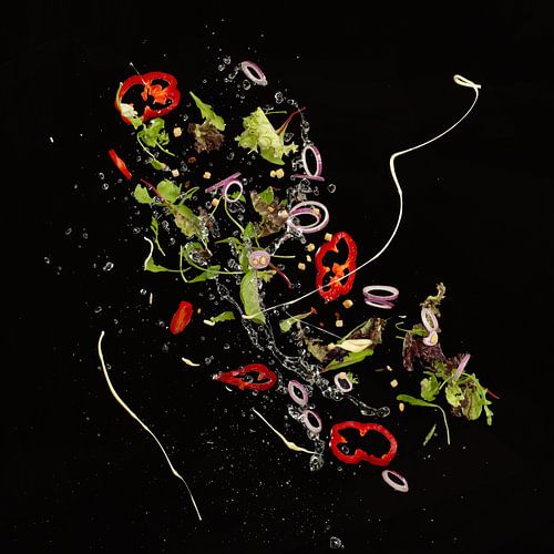 Vliegende ingrediënten voor een salade