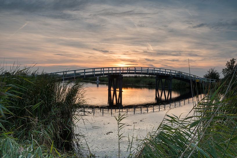 Zijdebrug kort na zonsondergang in de Alblasserwaard van Beeldbank Alblasserwaard