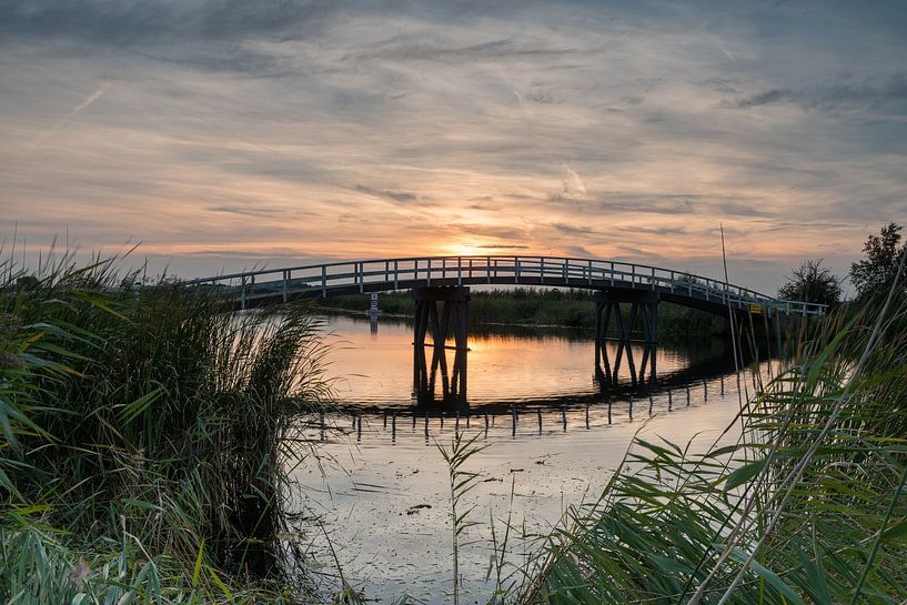 Pont latéral peu après le coucher du soleil par Beeldbank Alblasserwaard