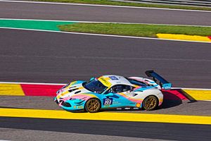 Ferrari SF90 Stradale auf der Rennstrecke von Francorchamps