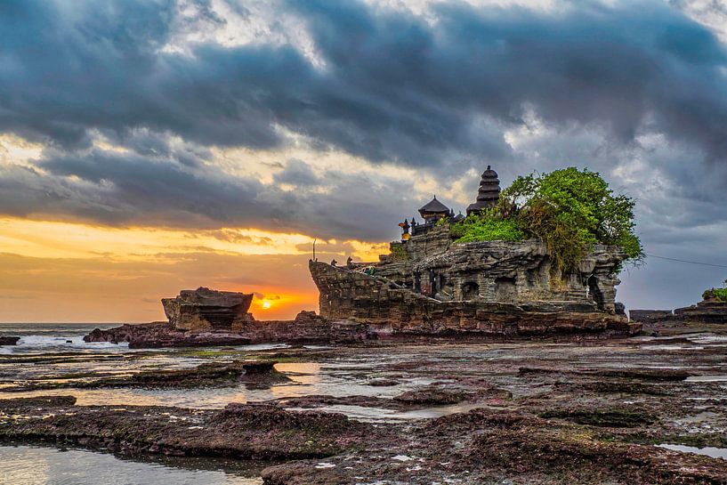 Sunset in Tanah Lot by Peter Zendman