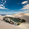 Woestijn Oasis in Huacachina, Peru van Bart van Eijden