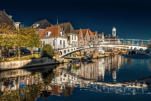 Blick auf den Kleindiep in der friesischen Stadt Dokkum im Norden der Provinz