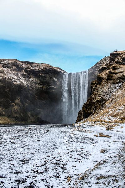 Skogafoss waterval in Ijsland van Mickéle Godderis