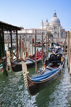 De gondel, toeristisch beeld van Venetië, Italie.