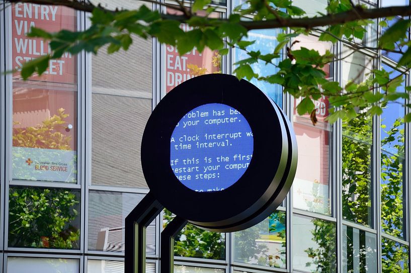 Broken clock by Frank's Awesome Travels