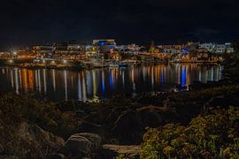 Sissi Crete by Night – A Quiet Bay with Soft Reflections of Light by RAW & Refined
