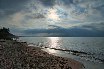 Am Sandstrand der Ostseeküste von Martin Köbsch