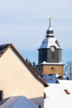 Herleshausen Kirchturm im Winter von Roland Brack