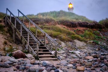 De vuurtoren van Hirtshals, Denemarken gezien vanaf het strand