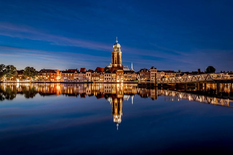 Deventer Skyline by night von Sander Korvemaker