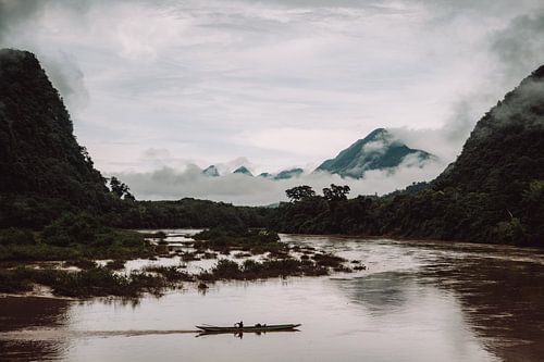 Landschap van rivier en bergen in Muang Ngoi Neua | Laos | Reisfoto