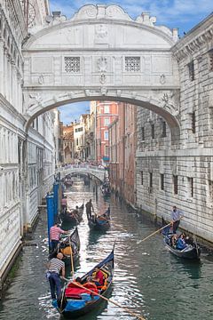 Gondeliers voor de Brug der Zuchten in Venetië van t.ART