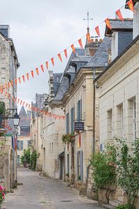 Straße in der mittelalterlichen Stadt Chinon in Frankreich.