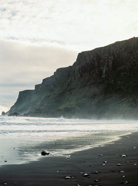 Schwarzer Strand von Miranda Reisfotografie Prints