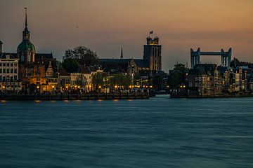Skyline Dordrecht vanaf Papendrecht van Lizanne van Spanje