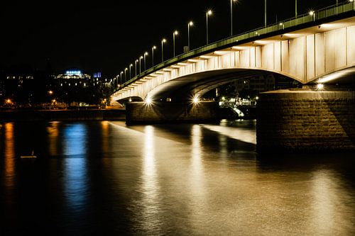 Deutz Bridge bij nacht