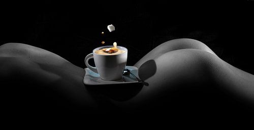Naakt met koffie zwart wit