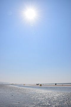 Sunny Day at the Beach: Deauville sur mer van Ingrid de Vos - Boom