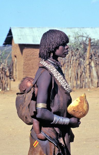 Mère avec fils d'une tribu éthiopienne par Ignacio Genzo