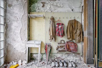 Lost Place - Verlaten kamer met beginnend verval - Ingangsgebied van Gentleman of Decay