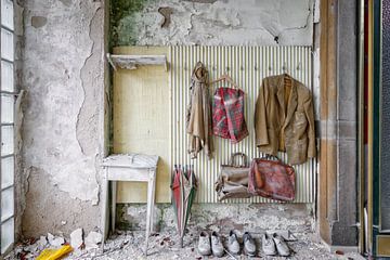 Lost Place - Verlaten kamer met beginnend verval - Ingangsgebied van Gentleman of Decay