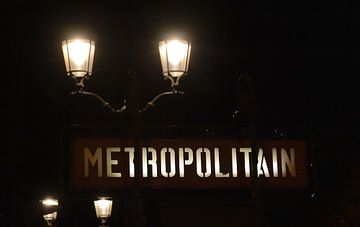 Metropolitain, Parijs, Frankrijk van Yvette J. Meijer