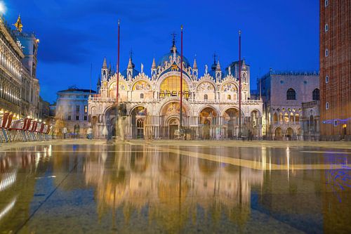 San Marco Basiliek Reflecties op het blauwe uur, Venetië, Italië