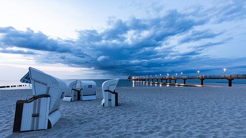 Strand en pier in de Baltische badplaats Zingst aan de Baltische Zee