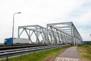 Keizersveer bridge Geertruidenberg by Richard Wareham