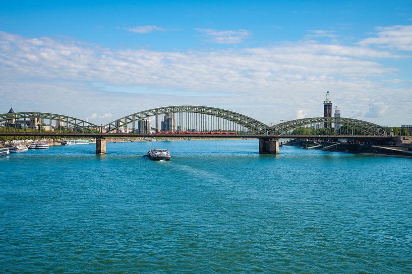 Ikonische Eisenbahnbrücke über den Rhein in Köln von Nancy Pauwels Photo