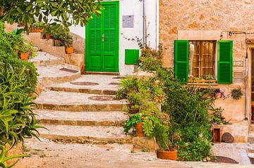 Straten in Banyalbufar, typisch dorp op Mallorca van Alex Winter
