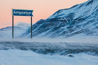 Longyearbyen road sign in snowy landscape by Martijn Smeets thumbnail