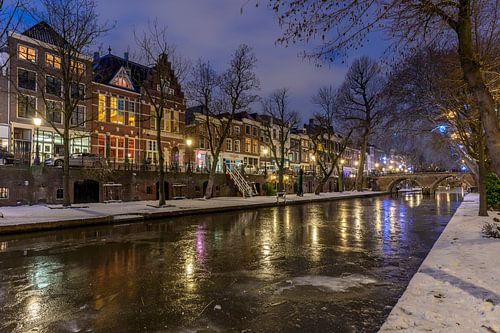 Bevroren Oudegracht in Utrecht.