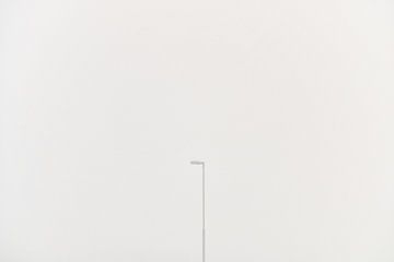 Mistige lantaarnpaal van On Your Wall