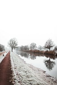 Morgendlicher Spaziergang entlang des Kanals von Holly Klein Oonk