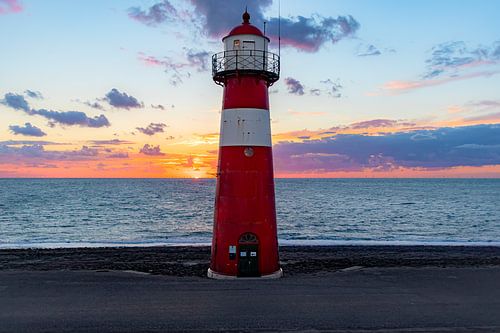 Phare au coucher du soleil
